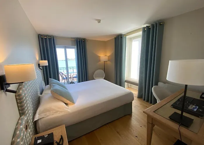 De La - Jean De Luz Готель