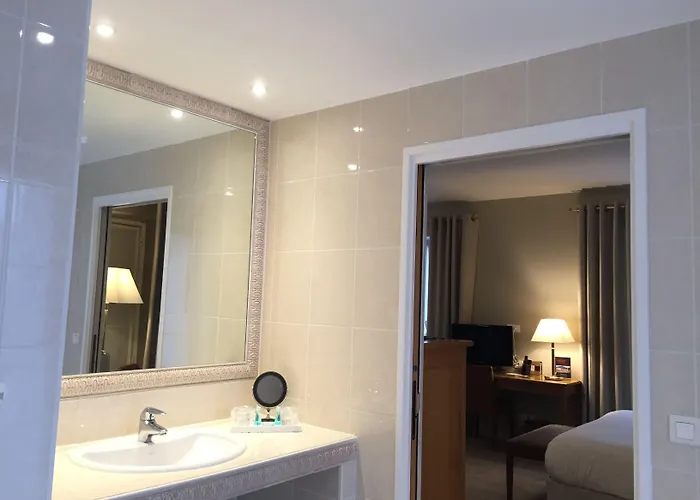 De La - Jean De Luz Готель